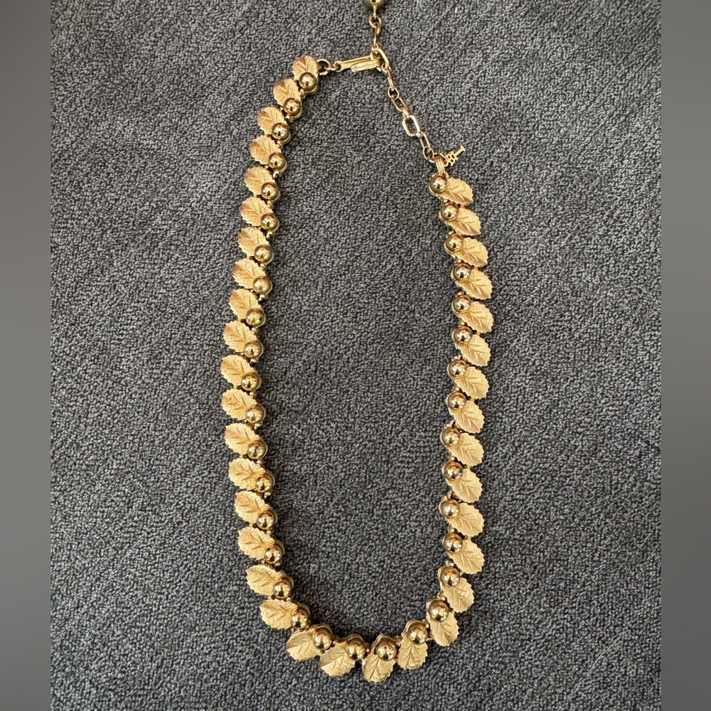 Vintage Trifari Gold Tone Leaf and Ball Choker Necklace